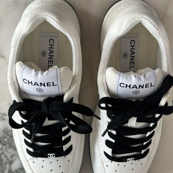 NEW Chanel 22A White Black Suede CC Flat Lace Up Tie Runner Trainer Sneaker 38 - Picture 12 of 16